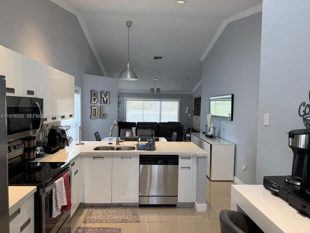 10285 Allegro Dr, Boca Raton, FL 33428