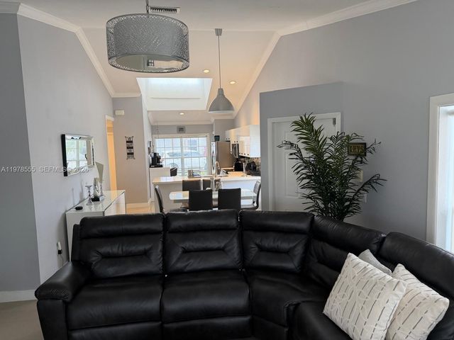 10285 Allegro Dr, Boca Raton, FL 33428