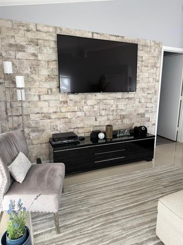 10285 Allegro Dr, Boca Raton, FL 33428