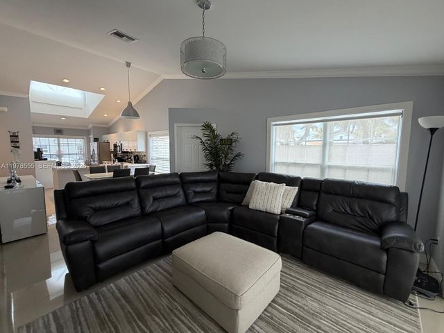 10285 Allegro Dr, Boca Raton, FL 33428