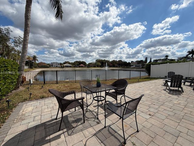 10285 Allegro Dr, Boca Raton, FL 33428