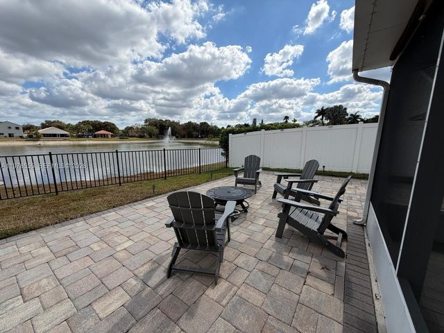 10285 Allegro Dr, Boca Raton, FL 33428