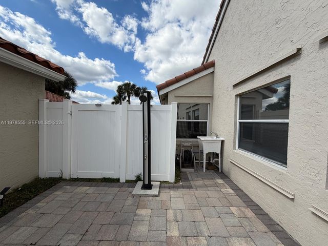 10285 Allegro Dr, Boca Raton, FL 33428