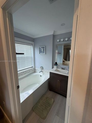 10285 Allegro Dr, Boca Raton, FL 33428