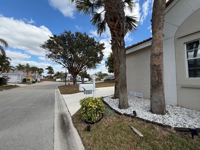 10285 Allegro Dr, Boca Raton, FL 33428