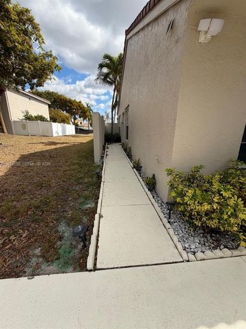 10285 Allegro Dr, Boca Raton, FL 33428