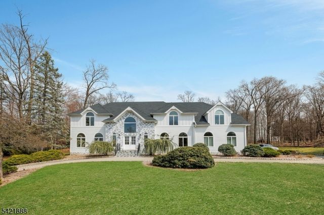 718 High Woods Dr, Franklin Lakes Boro, NJ 07417