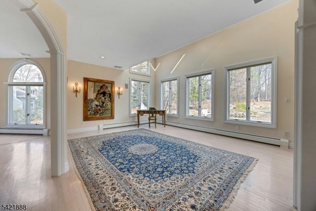 718 High Woods Dr, Franklin Lakes Boro, NJ 07417