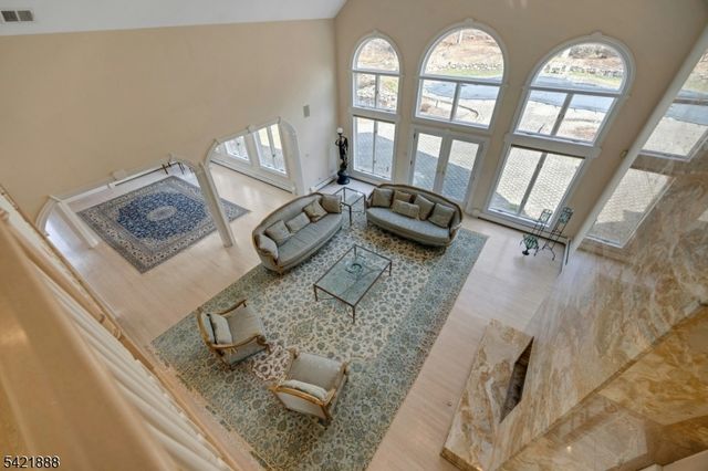 718 High Woods Dr, Franklin Lakes Boro, NJ 07417