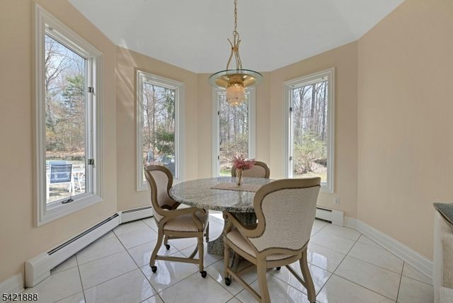 718 High Woods Dr, Franklin Lakes Boro, NJ 07417