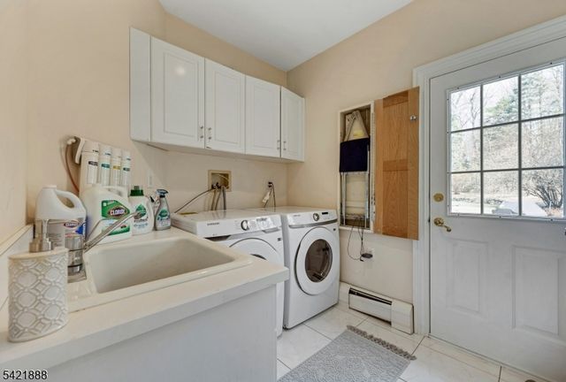 718 High Woods Dr, Franklin Lakes Boro, NJ 07417