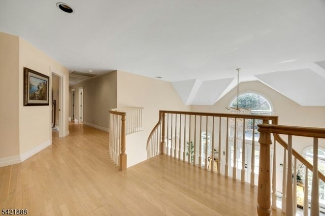 718 High Woods Dr, Franklin Lakes Boro, NJ 07417