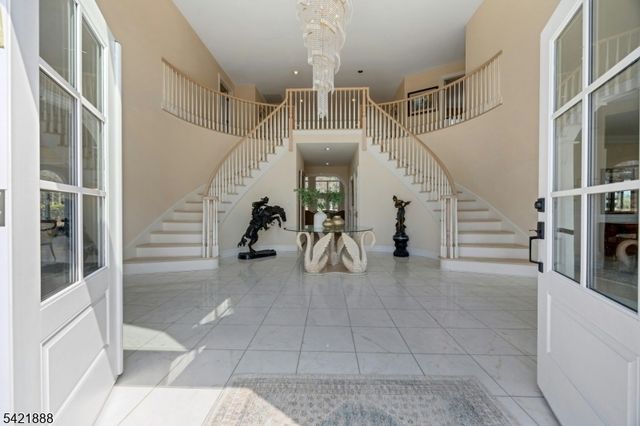 718 High Woods Dr, Franklin Lakes Boro, NJ 07417