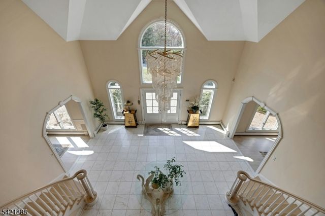 718 High Woods Dr, Franklin Lakes Boro, NJ 07417