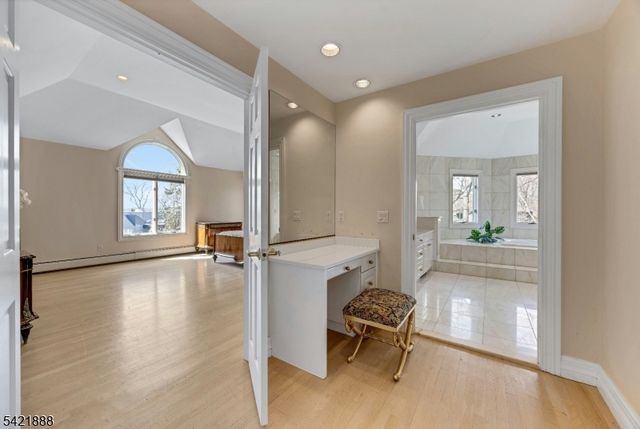 718 High Woods Dr, Franklin Lakes Boro, NJ 07417