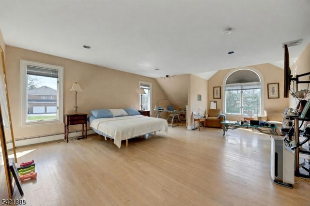 718 High Woods Dr, Franklin Lakes Boro, NJ 07417