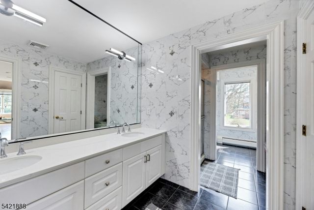 718 High Woods Dr, Franklin Lakes Boro, NJ 07417