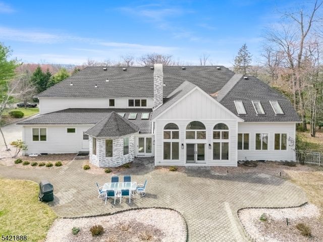 718 High Woods Dr, Franklin Lakes Boro, NJ 07417