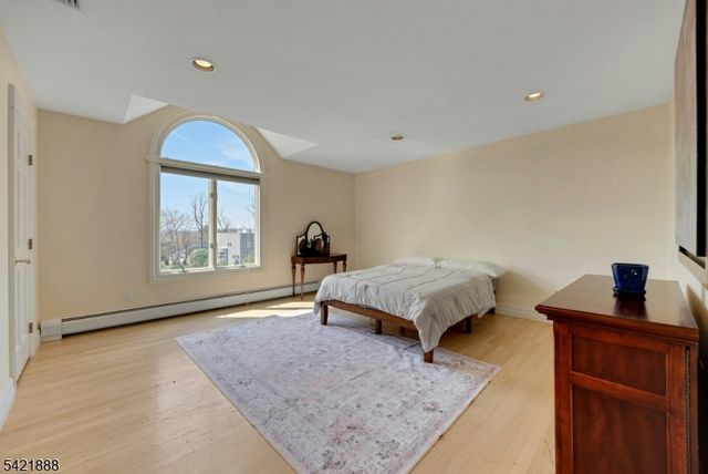 718 High Woods Dr, Franklin Lakes Boro, NJ 07417