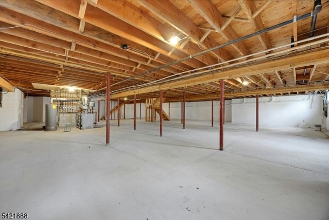 718 High Woods Dr, Franklin Lakes Boro, NJ 07417