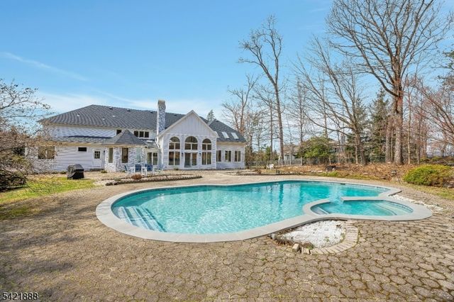 718 High Woods Dr, Franklin Lakes Boro, NJ 07417