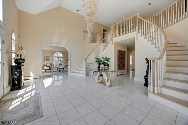 718 High Woods Dr, Franklin Lakes Boro, NJ 07417