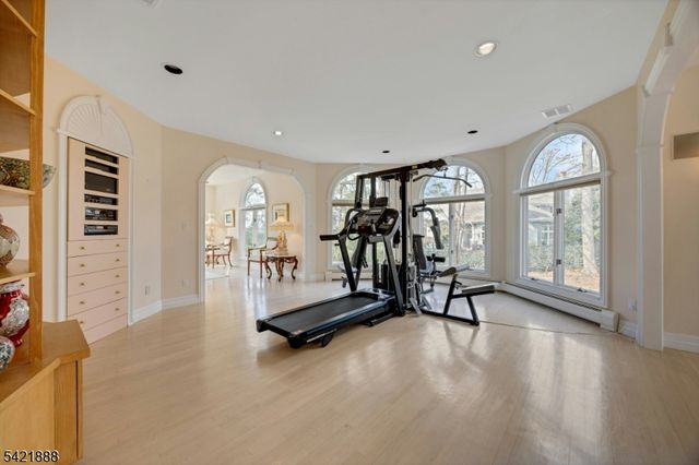 718 High Woods Dr, Franklin Lakes Boro, NJ 07417