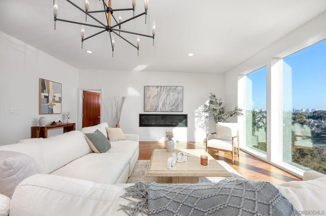 7901 Avenida Kirjah, La Jolla, CA 92037