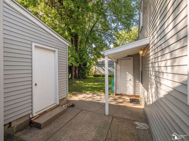 4615 Ives Drive, Newport, MI 48166