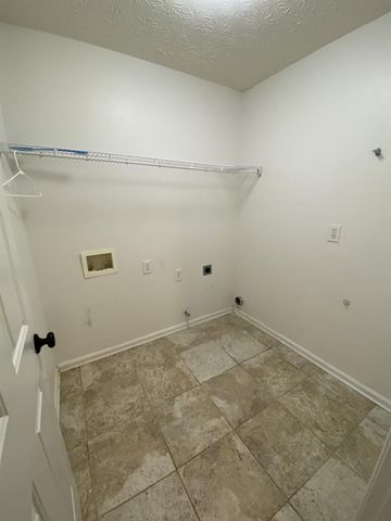 2935 Meadow Gate Way, Loganville, GA 30052