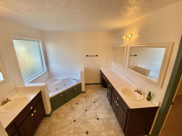 2935 Meadow Gate Way, Loganville, GA 30052