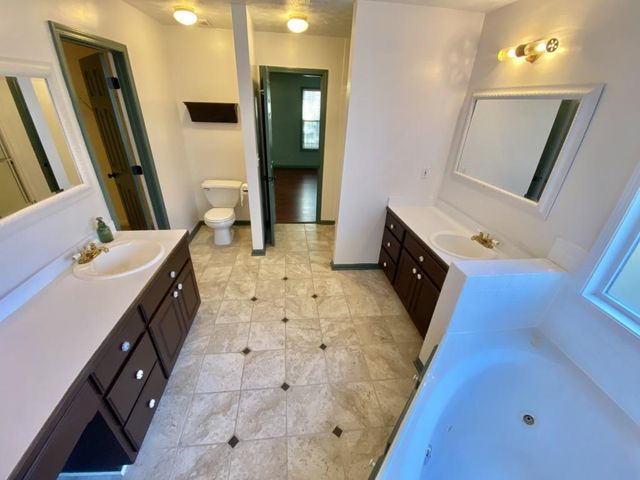 2935 Meadow Gate Way, Loganville, GA 30052