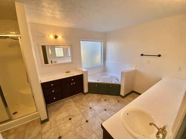 2935 Meadow Gate Way, Loganville, GA 30052