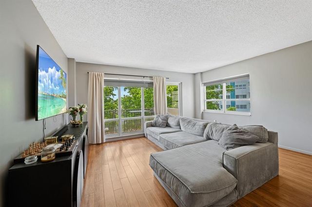 340 SUNSET Drive 401, Fort Lauderdale, FL 33301
