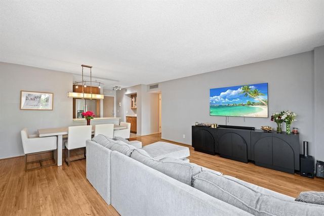 340 SUNSET Drive 401, Fort Lauderdale, FL 33301