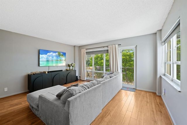 340 SUNSET Drive 401, Fort Lauderdale, FL 33301