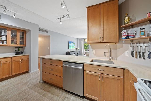 340 SUNSET Drive 401, Fort Lauderdale, FL 33301