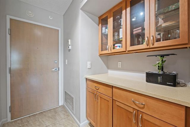 340 SUNSET Drive 401, Fort Lauderdale, FL 33301
