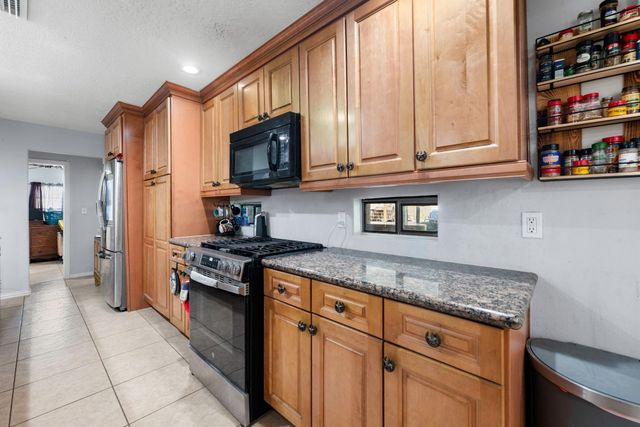 207 Chandler Drive, Baytown, TX 77521