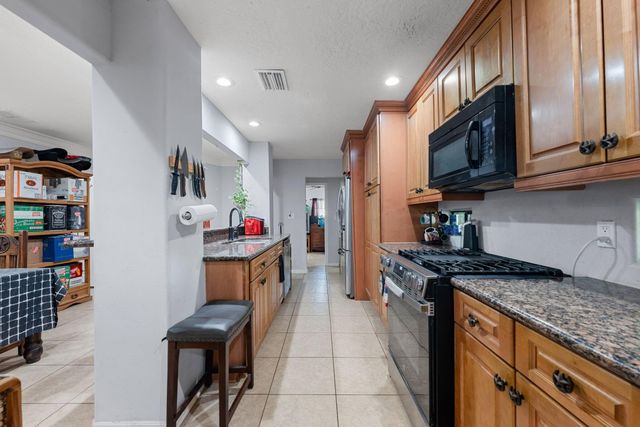 207 Chandler Drive, Baytown, TX 77521