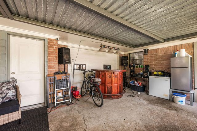 207 Chandler Drive, Baytown, TX 77521