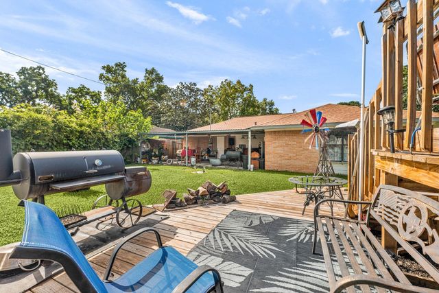 207 Chandler Drive, Baytown, TX 77521