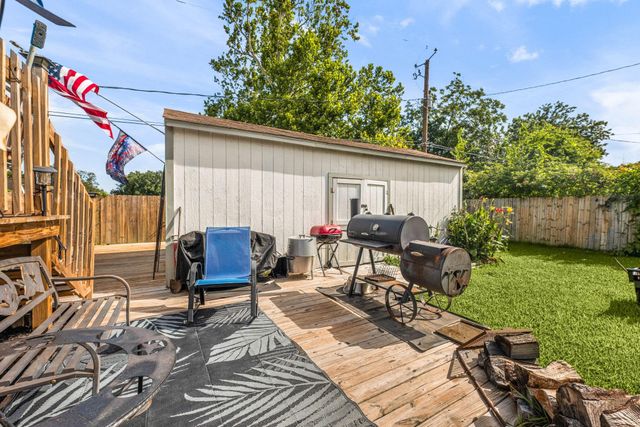 207 Chandler Drive, Baytown, TX 77521