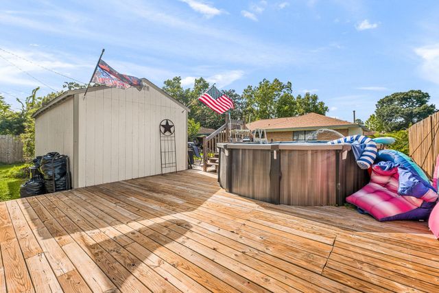 207 Chandler Drive, Baytown, TX 77521