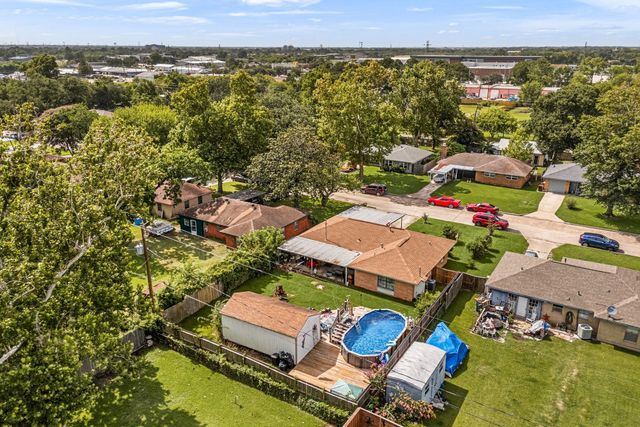 207 Chandler Drive, Baytown, TX 77521