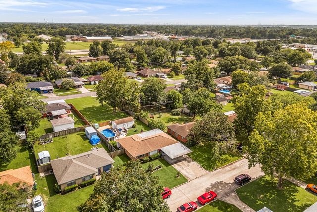 207 Chandler Drive, Baytown, TX 77521