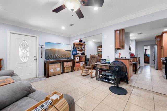 207 Chandler Drive, Baytown, TX 77521