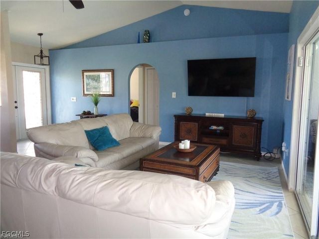 2127 SW 52nd LN, Cape Coral, FL 33914