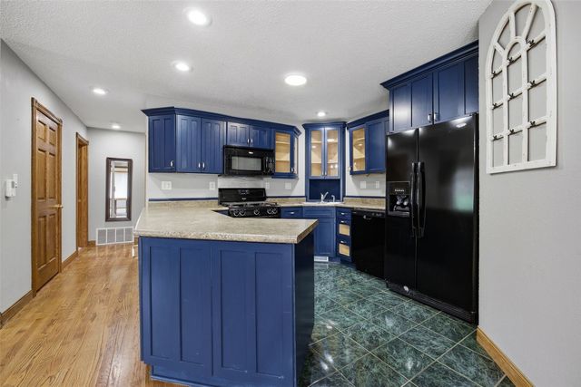 5221 Old Ely Road SW, Cedar Rapids, IA 52404