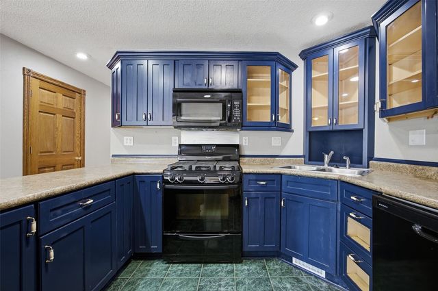 5221 Old Ely Road SW, Cedar Rapids, IA 52404
